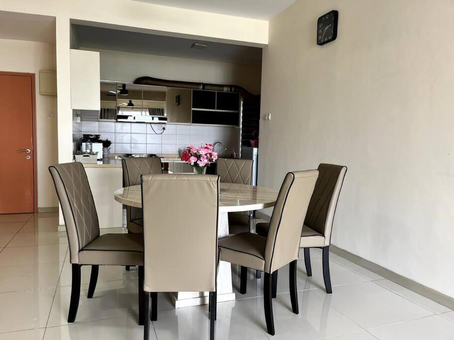Homestay Ttdi Adina 710 Shah Alam,Sek 13,Msu,3Bedroooms Екстериор снимка