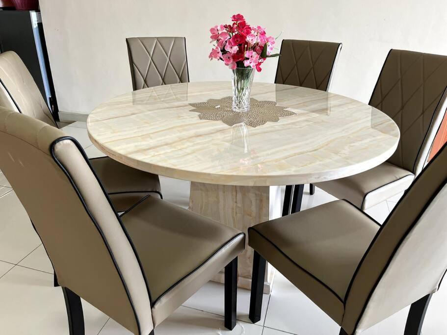 Homestay Ttdi Adina 710 Shah Alam,Sek 13,Msu,3Bedroooms Екстериор снимка
