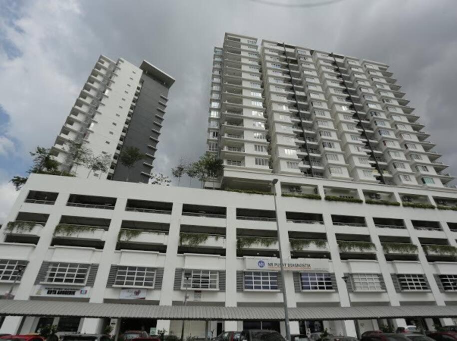 Homestay Ttdi Adina 710 Shah Alam,Sek 13,Msu,3Bedroooms Екстериор снимка