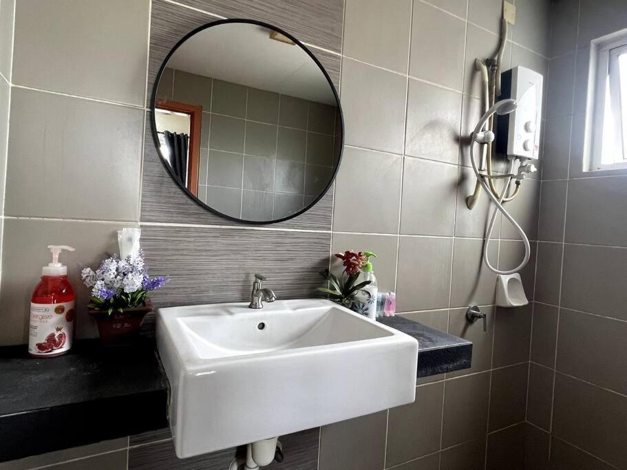 Homestay Ttdi Adina 710 Shah Alam,Sek 13,Msu,3Bedroooms Екстериор снимка