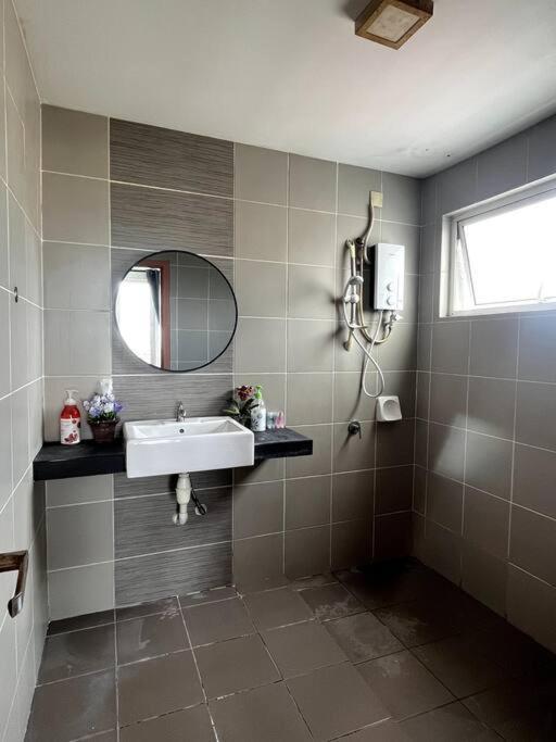Homestay Ttdi Adina 710 Shah Alam,Sek 13,Msu,3Bedroooms Екстериор снимка